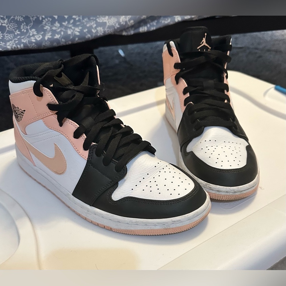 Air Jordan 1 mid white black artic orange men’s 8.5 women’s 10
